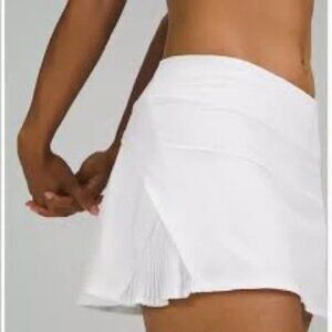 Lululemon play off pleats tennis skirt🤍 size 6 white golf skort